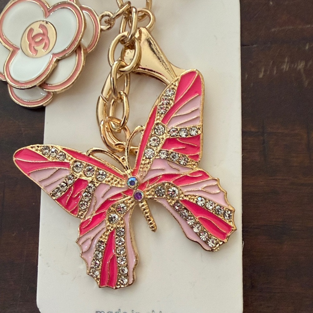 Mint Fashion Gold and White Floral Key Chain / Bag tag - Picture 3 of 8
